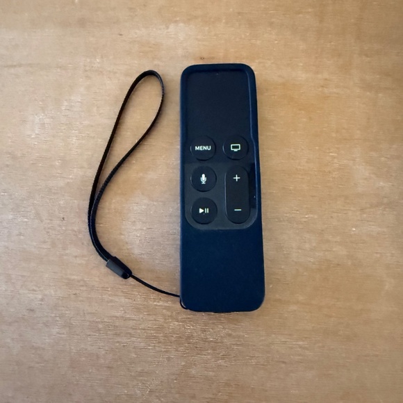 Apple TV 4th Generation 64GB HD Media Streamer - A1625 - Cable Remote with Case - Picture 6 of 8